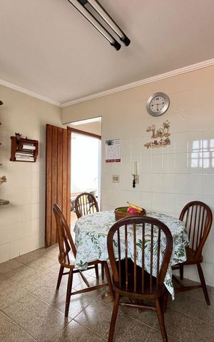 Casa à venda com 390m², 4 quartos e 5 vagas Casa à venda com 390m², 4 quartos e 5 vagasCozinha