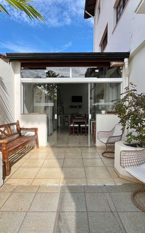 Casa à venda com 390m², 4 quartos e 5 vagas Casa à venda com 390m², 4 quartos e 5 vagasChurrasqueira