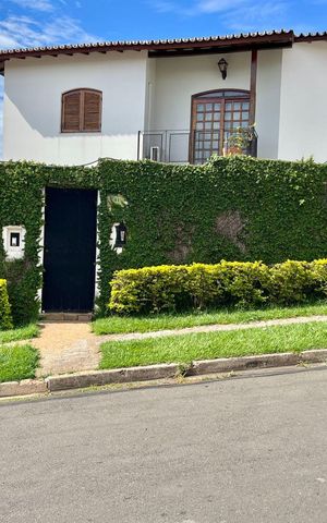 Casa à venda com 390m², 4 quartos e 5 vagas Casa à venda com 390m², 4 quartos e 5 vagasFachada da casa
