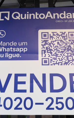 Apartamento à venda com 37m², 2 quartos e sem vagaPlaca instalada no portão do prédio - Código da placa WYNY-1099