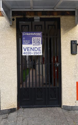 Apartamento à venda com 37m², 2 quartos e sem vagaPlaca instalada no portão do prédio - Código da placa WYNY-1099