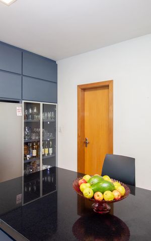 Casa à venda com 170m², 3 quartos e 4 vagas Casa à venda com 170m², 3 quartos e 4 vagasCozinha e Área de Serviço