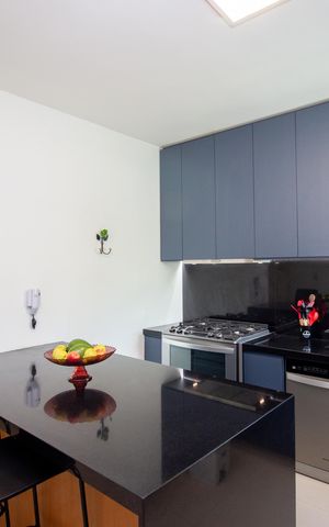Casa à venda com 170m², 3 quartos e 4 vagas Casa à venda com 170m², 3 quartos e 4 vagasCozinha e Área de Serviço