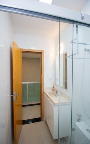 Casa à venda com 170m², 3 quartos e 4 vagas Casa à venda com 170m², 3 quartos e 4 vagasBanheiro Social