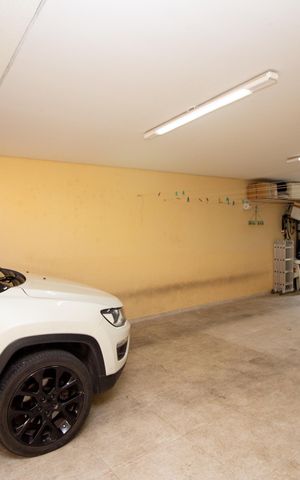 Casa à venda com 170m², 3 quartos e 4 vagas Casa à venda com 170m², 3 quartos e 4 vagasGaragem