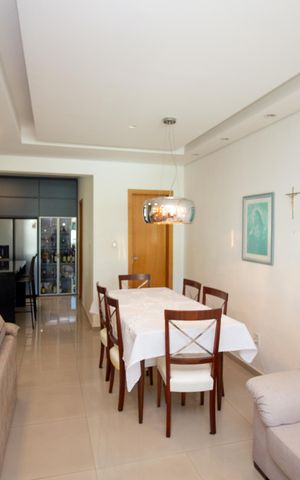 Casa à venda com 170m², 3 quartos e 4 vagas Casa à venda com 170m², 3 quartos e 4 vagasSala
