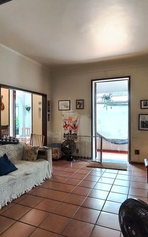 Casa à venda com 292m², 5 quartos e 2 vagas Casa à venda com 292m², 5 quartos e 2 vagasSala
