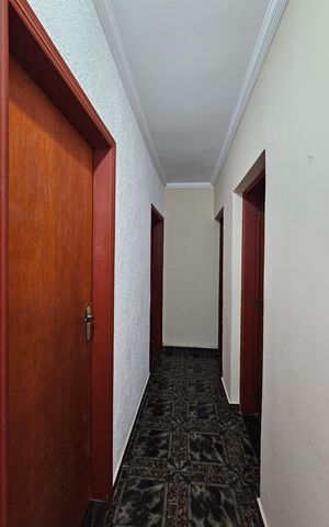 Casa à venda com 130m², 3 quartos e 2 vagasCorredor