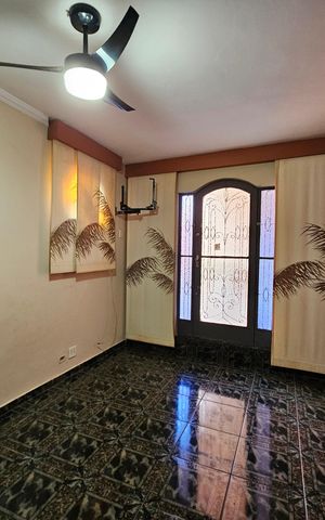 Casa à venda com 130m², 3 quartos e 2 vagasSala