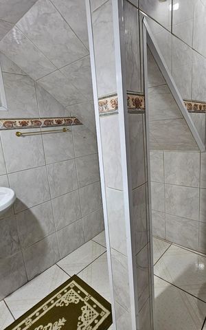 Casa à venda com 130m², 3 quartos e 2 vagasBanheiro