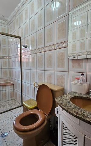 Casa à venda com 130m², 3 quartos e 2 vagasBanheiro