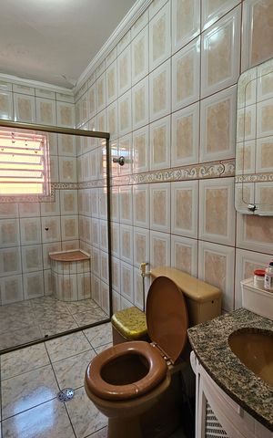 Casa à venda com 130m², 3 quartos e 2 vagasBanheiro
