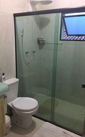 Casa à venda com 169m², 3 quartos e 2 vagasBanheiro
