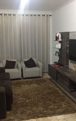 Casa à venda com 169m², 3 quartos e 2 vagasSala