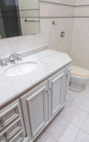 Casa à venda com 570m², 4 quartos e 10 vagasBanheiro Social