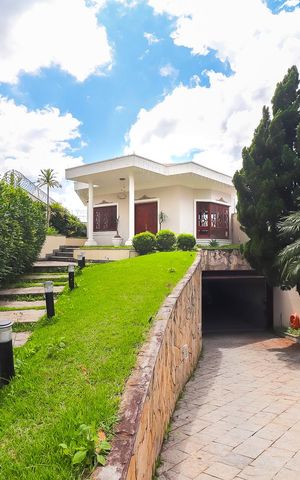 Casa à venda com 570m², 4 quartos e 10 vagasEntrada