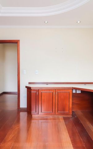 Casa à venda com 570m², 4 quartos e 10 vagasQuarto 
