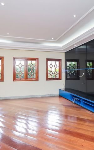 Casa à venda com 570m², 4 quartos e 10 vagasSala