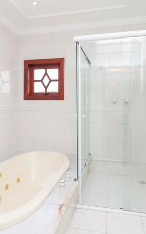 Casa à venda com 570m², 4 quartos e 10 vagasBanheiro da Suíte 1