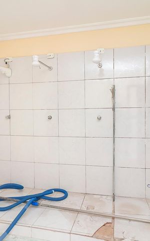 Casa à venda com 570m², 4 quartos e 10 vagasVestiário