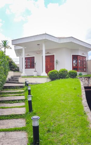 Casa à venda com 570m², 4 quartos e 10 vagasEntrada