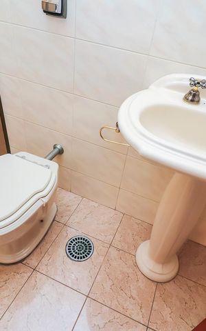 Casa à venda com 570m², 4 quartos e 10 vagasBanheiro da Área Externa