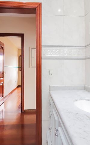 Casa à venda com 570m², 4 quartos e 10 vagasBanheiro Social