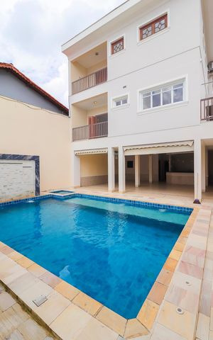 Casa à venda com 570m², 4 quartos e 10 vagasPiscina