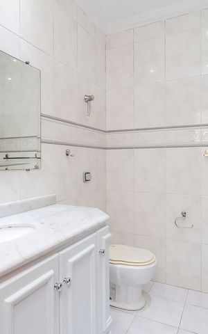 Casa à venda com 570m², 4 quartos e 10 vagasBanheiro Social