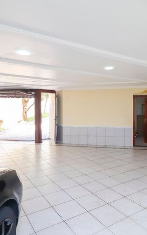 Casa à venda com 570m², 4 quartos e 10 vagasGaragem