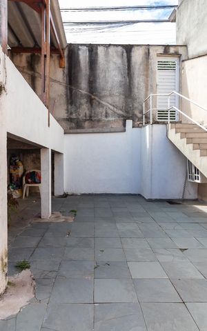 Casa à venda com 230m², 7 quartos e 2 vagasSala - Vista