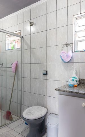 Casa à venda com 230m², 7 quartos e 2 vagasCasa 3 - Banheiro 1