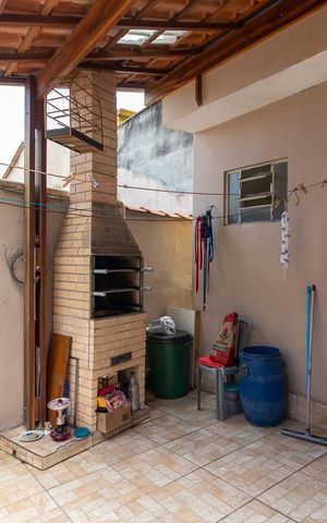 Casa à venda com 230m², 7 quartos e 2 vagasCasa 3 - Área de Serviço e Lazer