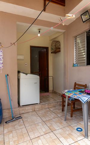 Casa à venda com 230m², 7 quartos e 2 vagasCasa 3 - Área de Serviço e Lazer