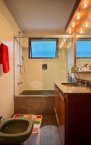 Apartamento à venda com 200m², 4 quartos e 3 vagas Apartamento à venda com 200m², 4 quartos e 3 vagasBanheiro Suíte 1