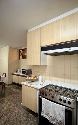 Apartamento à venda com 200m², 4 quartos e 3 vagas Apartamento à venda com 200m², 4 quartos e 3 vagasCozinha