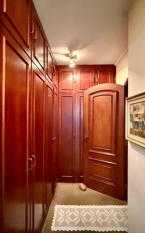 Apartamento à venda com 200m², 4 quartos e 3 vagas Apartamento à venda com 200m², 4 quartos e 3 vagasCloset Suíte 2