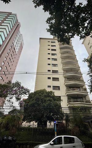Apartamento à venda com 200m², 4 quartos e 3 vagas Apartamento à venda com 200m², 4 quartos e 3 vagasFachada