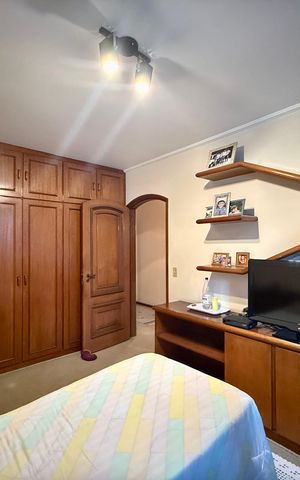 Apartamento à venda com 200m², 4 quartos e 3 vagas Apartamento à venda com 200m², 4 quartos e 3 vagasQuarto 4