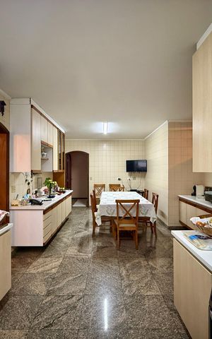 Apartamento à venda com 200m², 4 quartos e 3 vagas Apartamento à venda com 200m², 4 quartos e 3 vagasCozinha