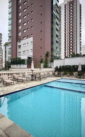 Apartamento à venda com 200m², 4 quartos e 3 vagas Apartamento à venda com 200m², 4 quartos e 3 vagasPiscina