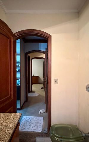 Apartamento à venda com 200m², 4 quartos e 3 vagas Apartamento à venda com 200m², 4 quartos e 3 vagasBanheiro Suíte 1