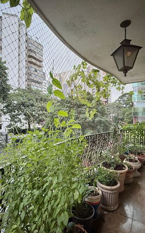 Apartamento à venda com 200m², 4 quartos e 3 vagas Apartamento à venda com 200m², 4 quartos e 3 vagasSacada