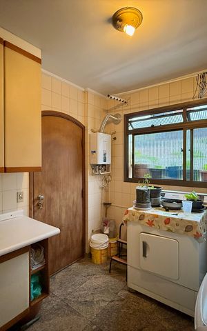 Apartamento à venda com 200m², 4 quartos e 3 vagas Apartamento à venda com 200m², 4 quartos e 3 vagasÁrea de Serviço