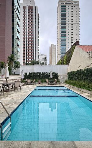Apartamento à venda com 200m², 4 quartos e 3 vagas Apartamento à venda com 200m², 4 quartos e 3 vagasPiscina