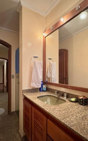 Apartamento à venda com 200m², 4 quartos e 3 vagas Apartamento à venda com 200m², 4 quartos e 3 vagasBanheiro Social