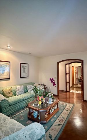 Apartamento à venda com 200m², 4 quartos e 3 vagas Apartamento à venda com 200m², 4 quartos e 3 vagasSala