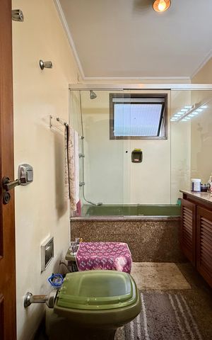 Apartamento à venda com 200m², 4 quartos e 3 vagas Apartamento à venda com 200m², 4 quartos e 3 vagasBanheiro Suíte 2