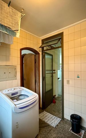 Apartamento à venda com 200m², 4 quartos e 3 vagas Apartamento à venda com 200m², 4 quartos e 3 vagasÁrea de Serviço