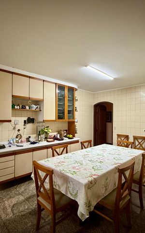 Apartamento à venda com 200m², 4 quartos e 3 vagas Apartamento à venda com 200m², 4 quartos e 3 vagasCozinha